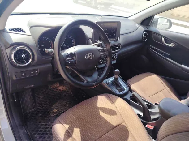 Car image 12