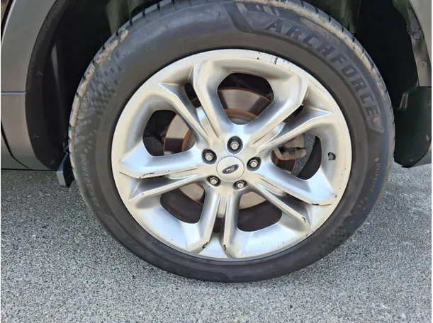 Car image 9
