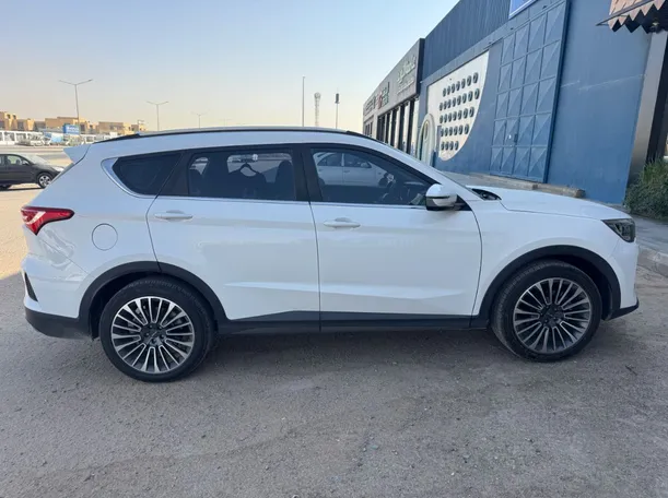 Car image 4