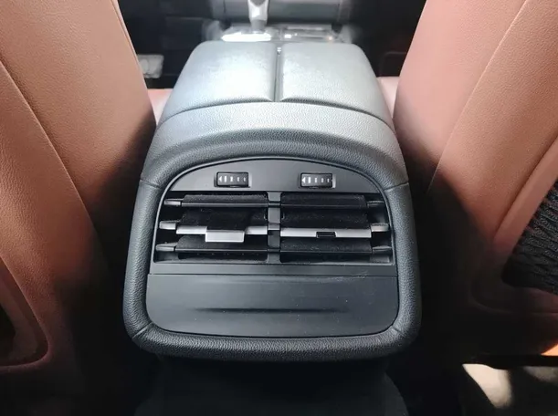 Car image 32