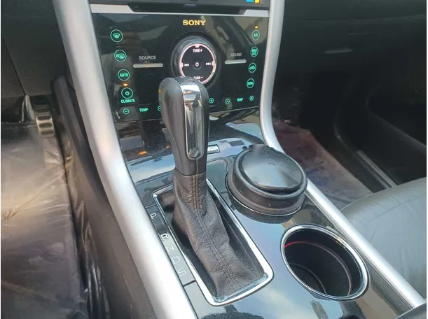 Car image 17