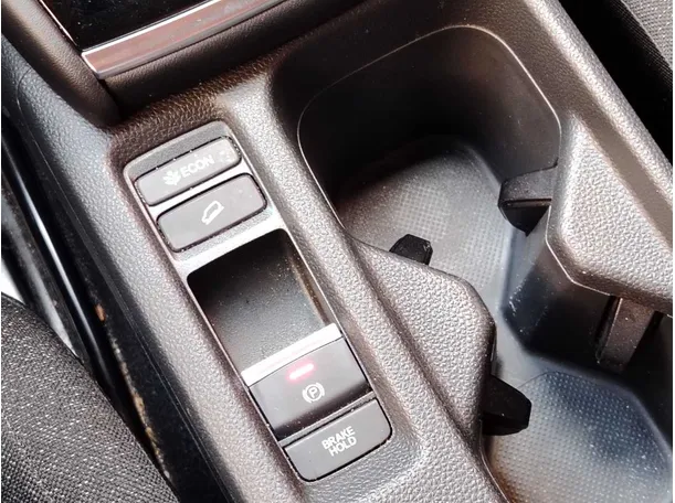 Car image 28
