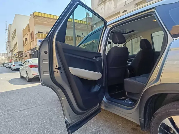 Car image 14