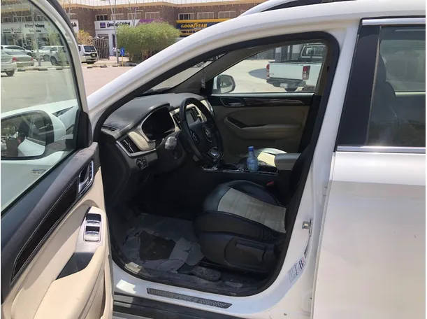 Car image 11