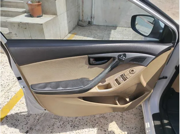 Car image 10