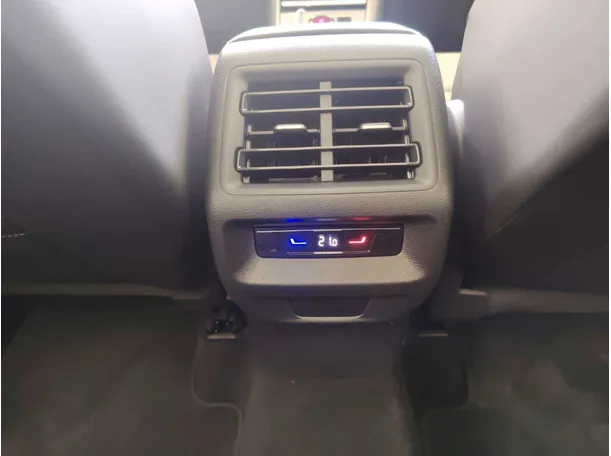 Car image 28