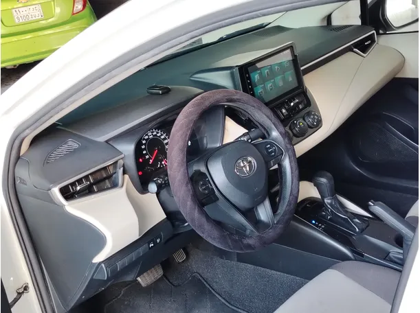 Car image 12