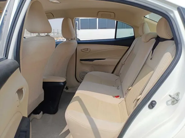 Car image 13