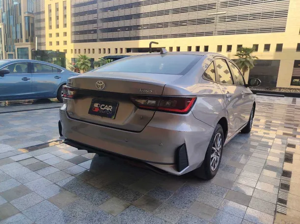 Car image 5
