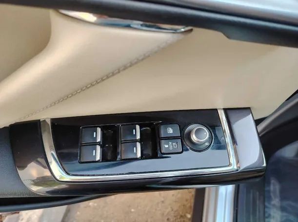 Car image 35