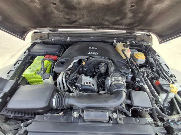 Car image 19