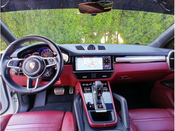 Car image 16