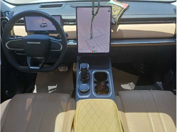 Car image 15