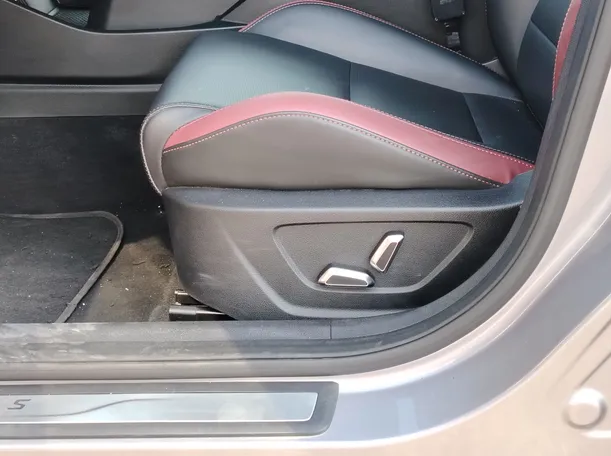 Car image 33