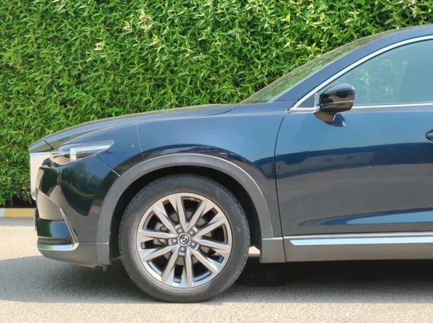 Car image 9