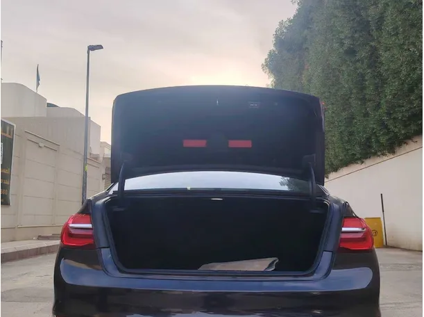 Car image 26