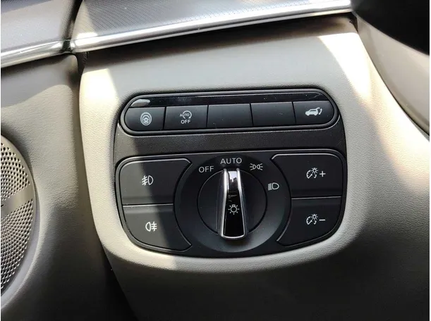 Car image 33