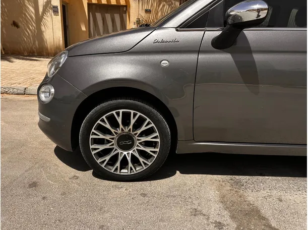 Car image 9