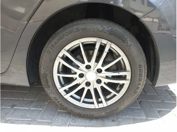 Car image 12
