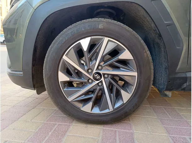 Car image 10