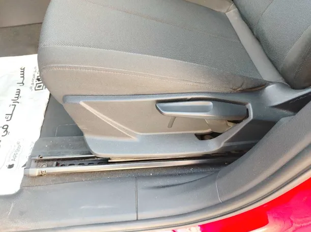 Car image 40