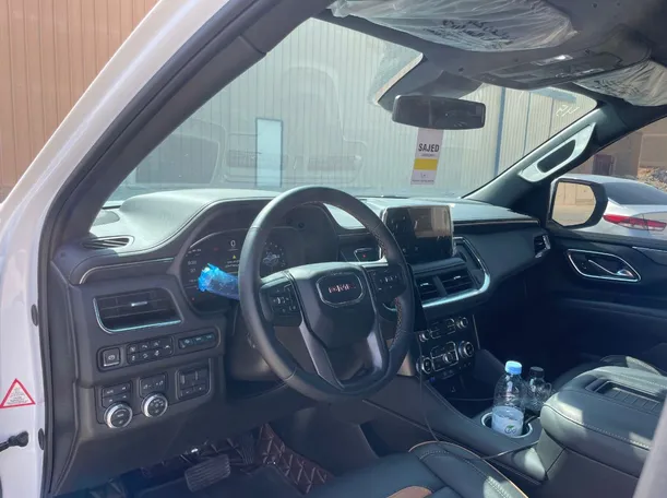 Car image 11
