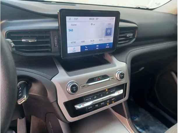 Car image 18