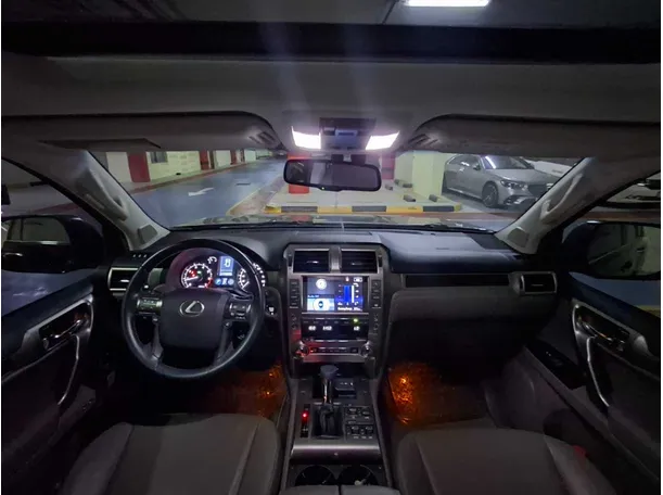 Car image 17