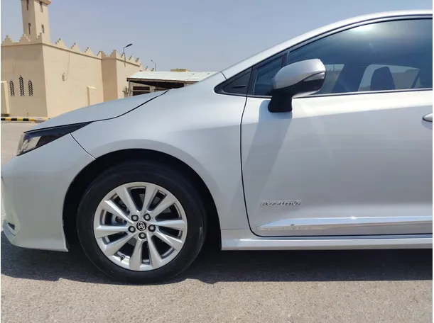 Car image 9