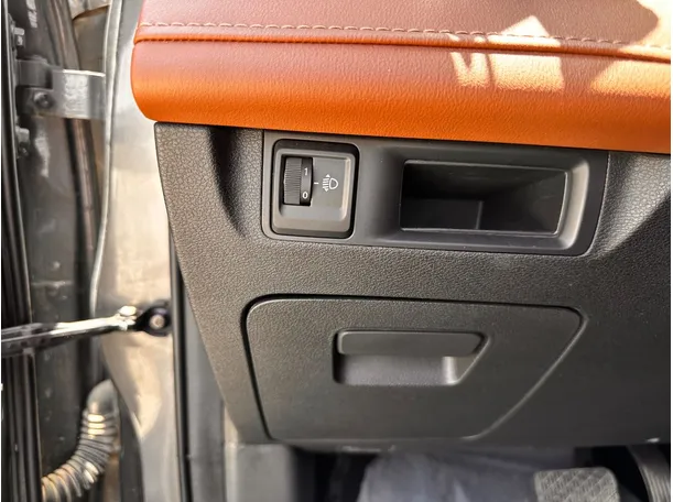 Car image 28
