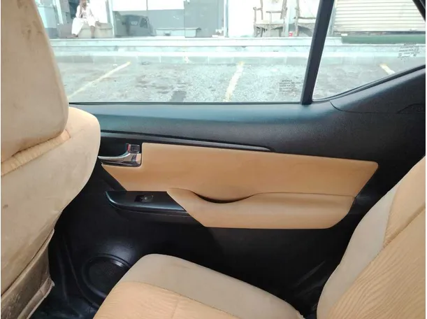 Car image 36