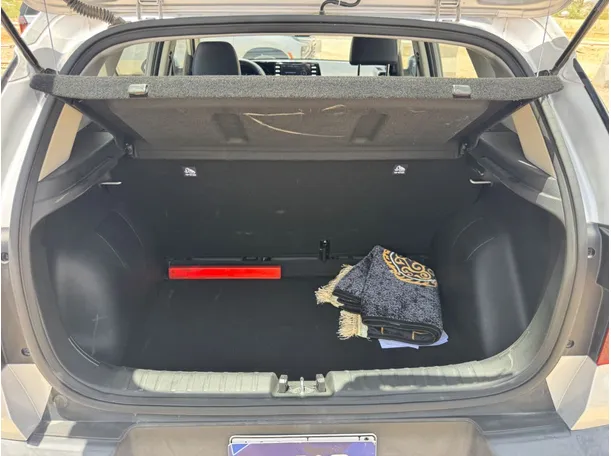Car image 19