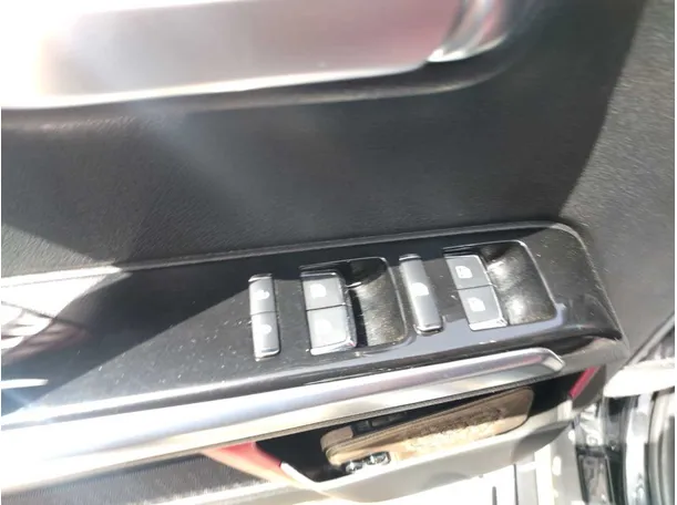 Car image 38