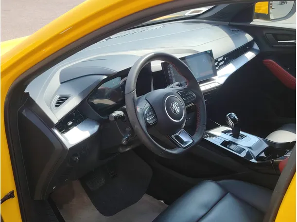 Car image 13