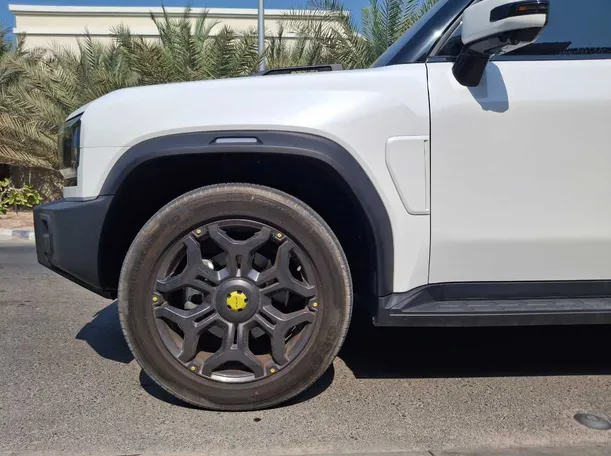 Car image 9