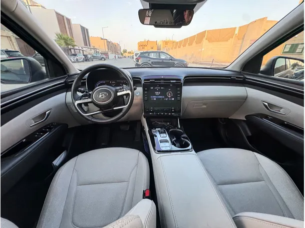 Car image 15