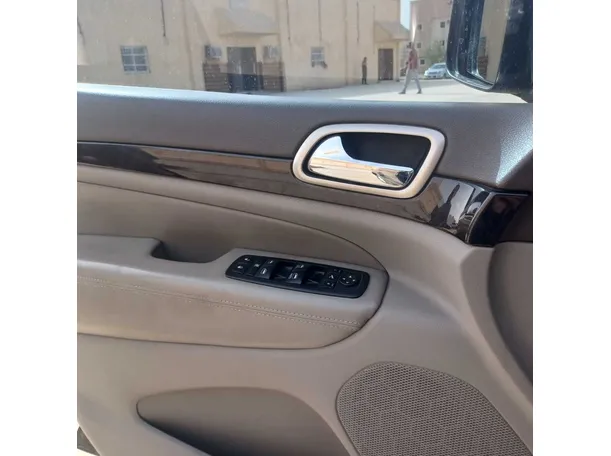 Car image 26