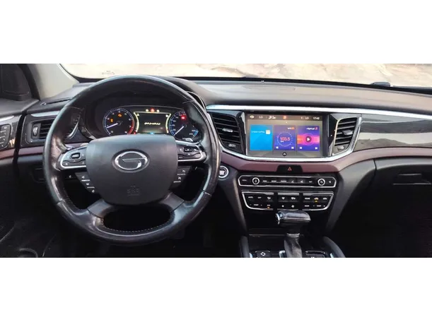 Car image 19