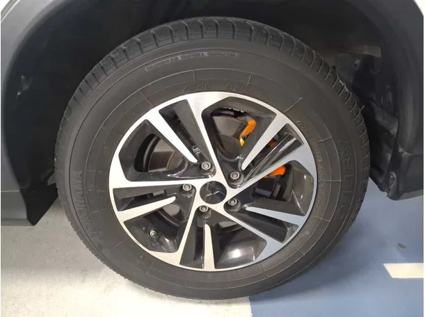 Car image 9