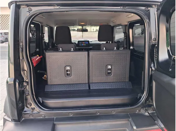 Car image 18