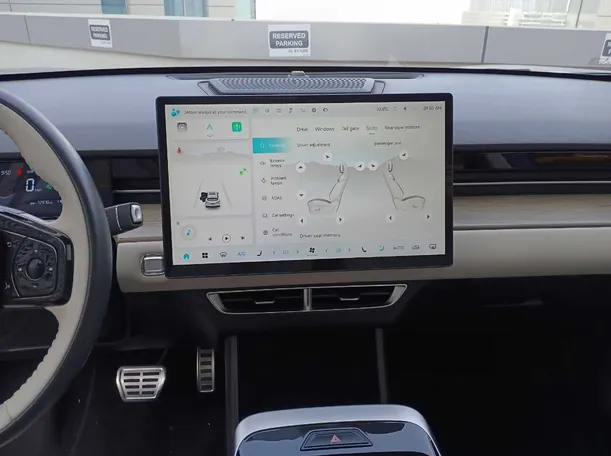 Car image 16