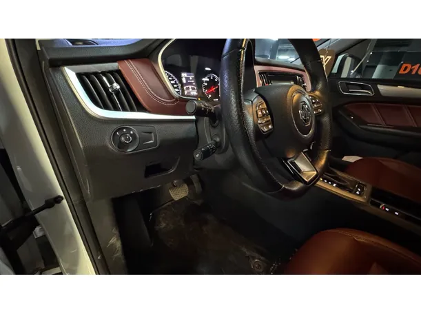Car image 25