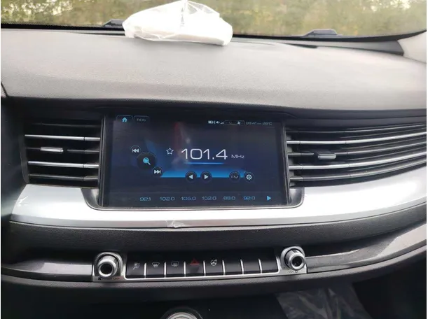 Car image 19