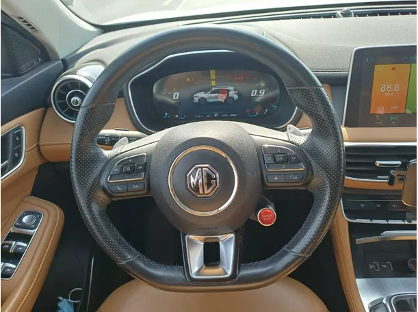 Car image 14