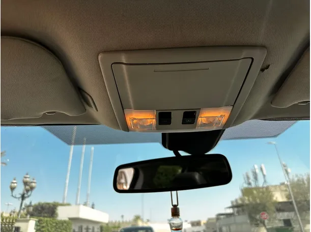 Car image 26