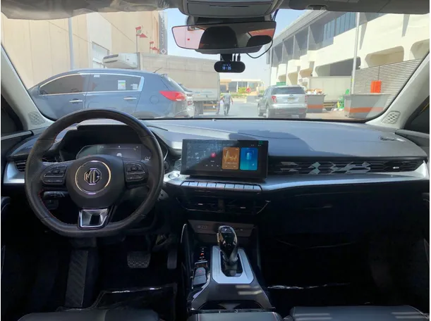 Car image 15