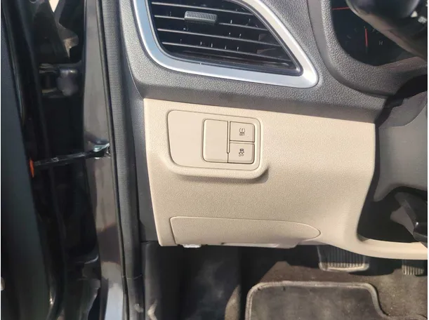 Car image 26