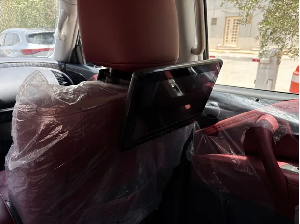 Car image 27