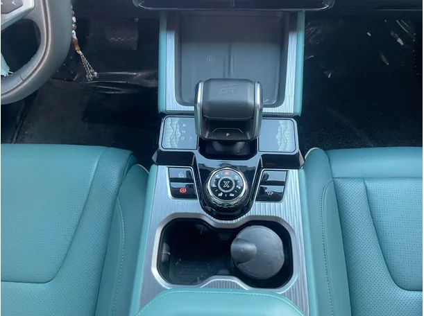 Car image 20