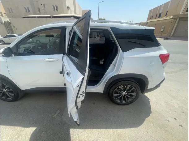 Car image 15